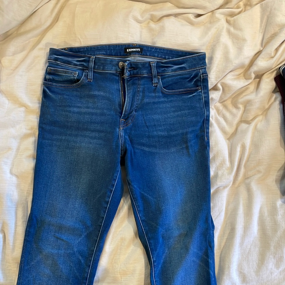 Men’s Express slim jeans, 32/32.